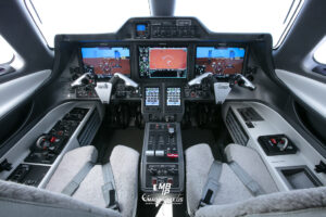Embraer Phenom 300 Cockpit 0564